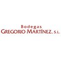 Logo de Bodegas Gregorio Martínez S.L. en tipografía roja y granate clásica sobre fondo blanco